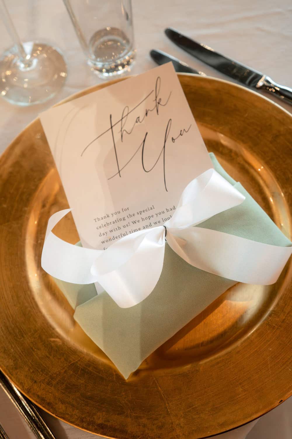 Thank you note on a gift at SKY Armory event with table setting.