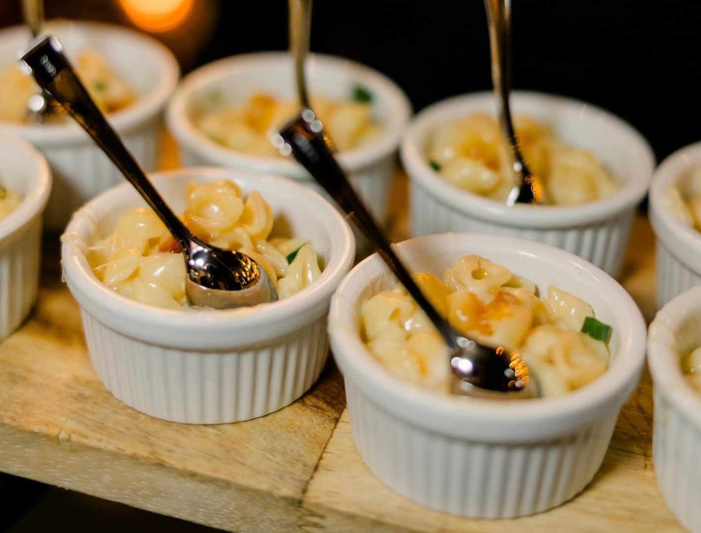 Mini cheese and pasta cups for wedding late-night snacks.